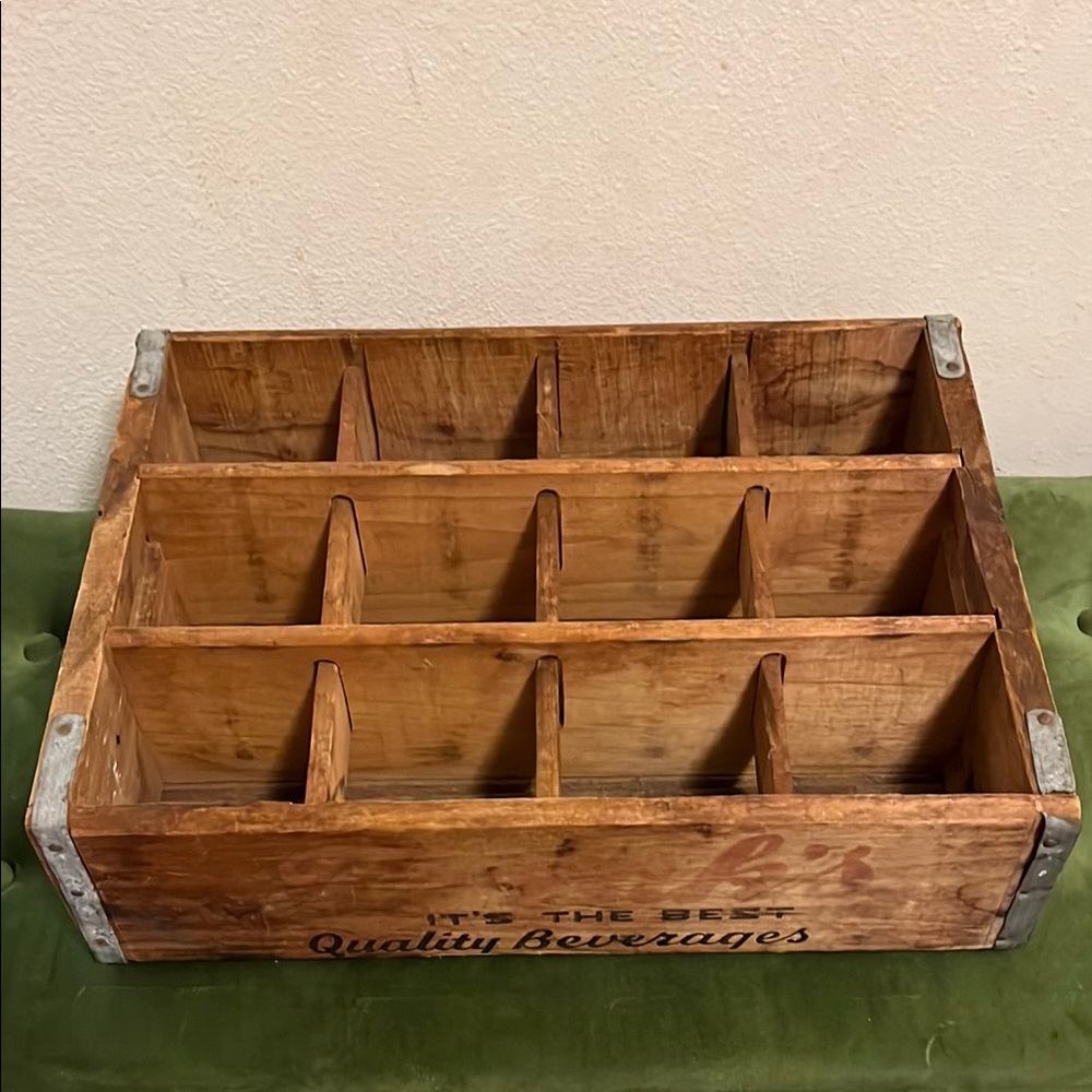 Vintage Frank's Wooden Beverage Crate with Red Logo - Picture 2 of 13